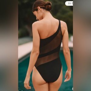 Norma Kamali Snake Mesh One-Piece Swimsuit size small. New with tags never worn.